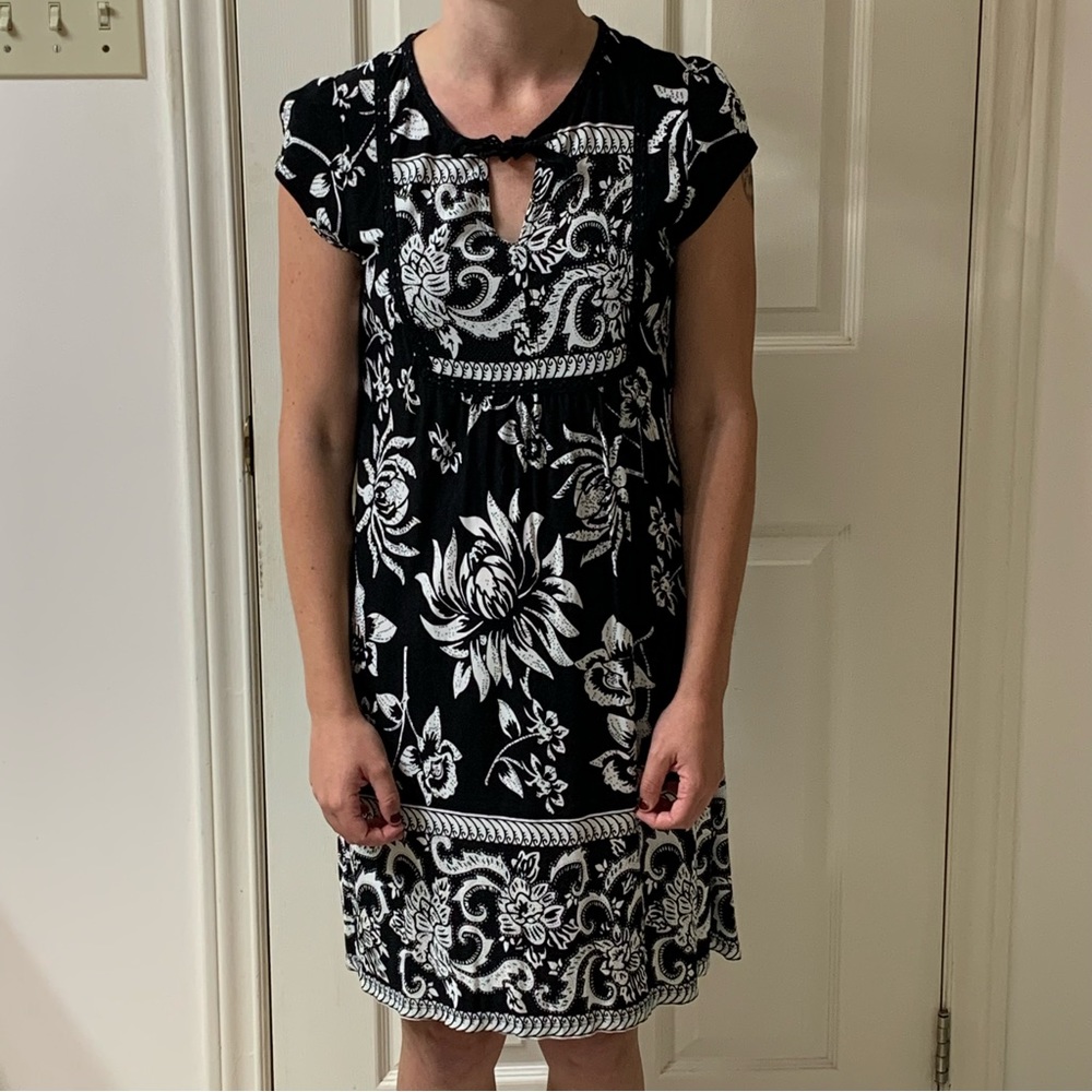 🌷3 for $25🌷Mark, US M, Black & White Floral Cap Sleeved Boho V-Neck Lace Dress